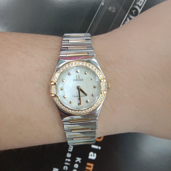 南投流當手錶拍賣 美品 原裝 Omega 星座 半金 鑽圈 珍珠面 石英 女錶 9成5新 喜歡價可議 ZR507