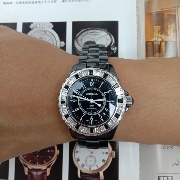 南投流當手錶拍賣 原裝 CHANEL J12 38mm 黑陶瓷 鑽圈 自動 男女錶 9成5新 特價出清 ZR514