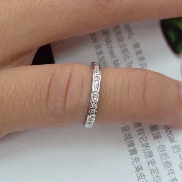 南投流當品拍賣 原裝 真品 TIFFANY & CO 鉑金鑽戒 線戒 9成9新 附收藏盒提袋 喜歡價可議ZS231